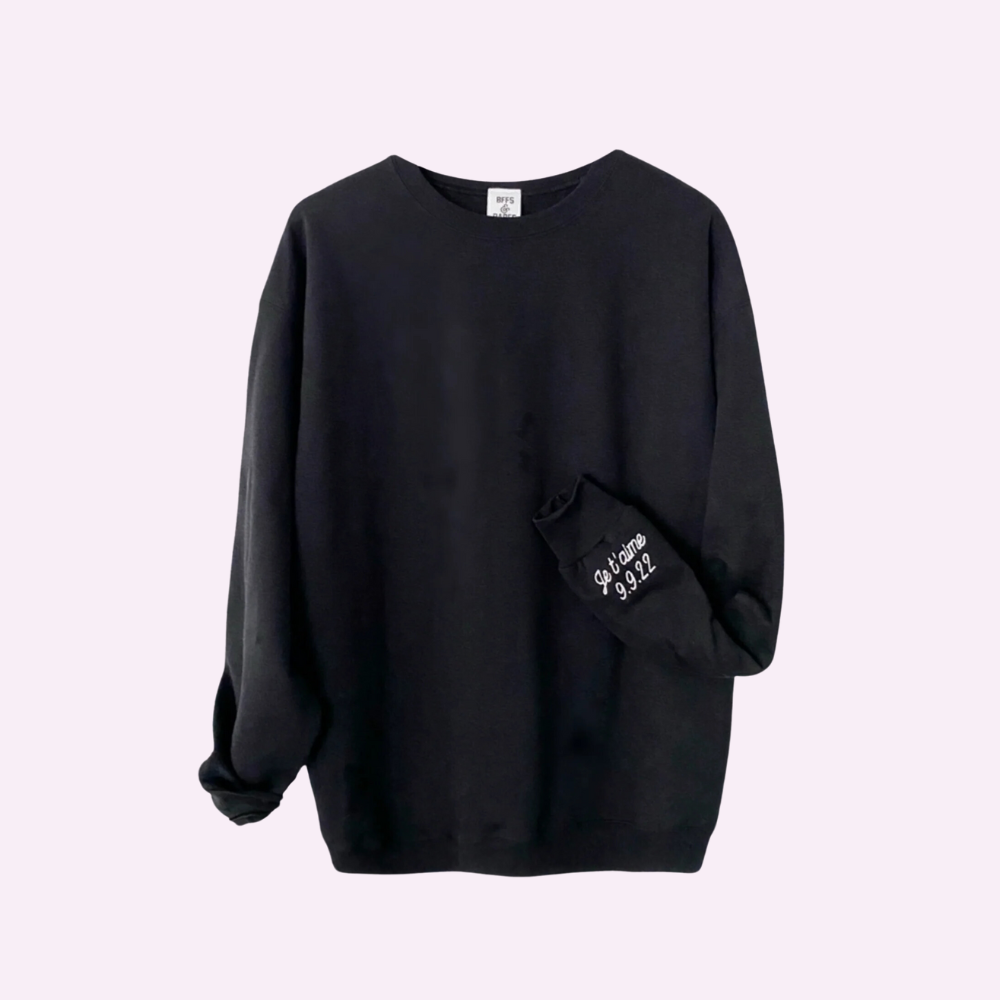 JE T'AIME ♡ personalized stitch embroidered cuff sweatshirt