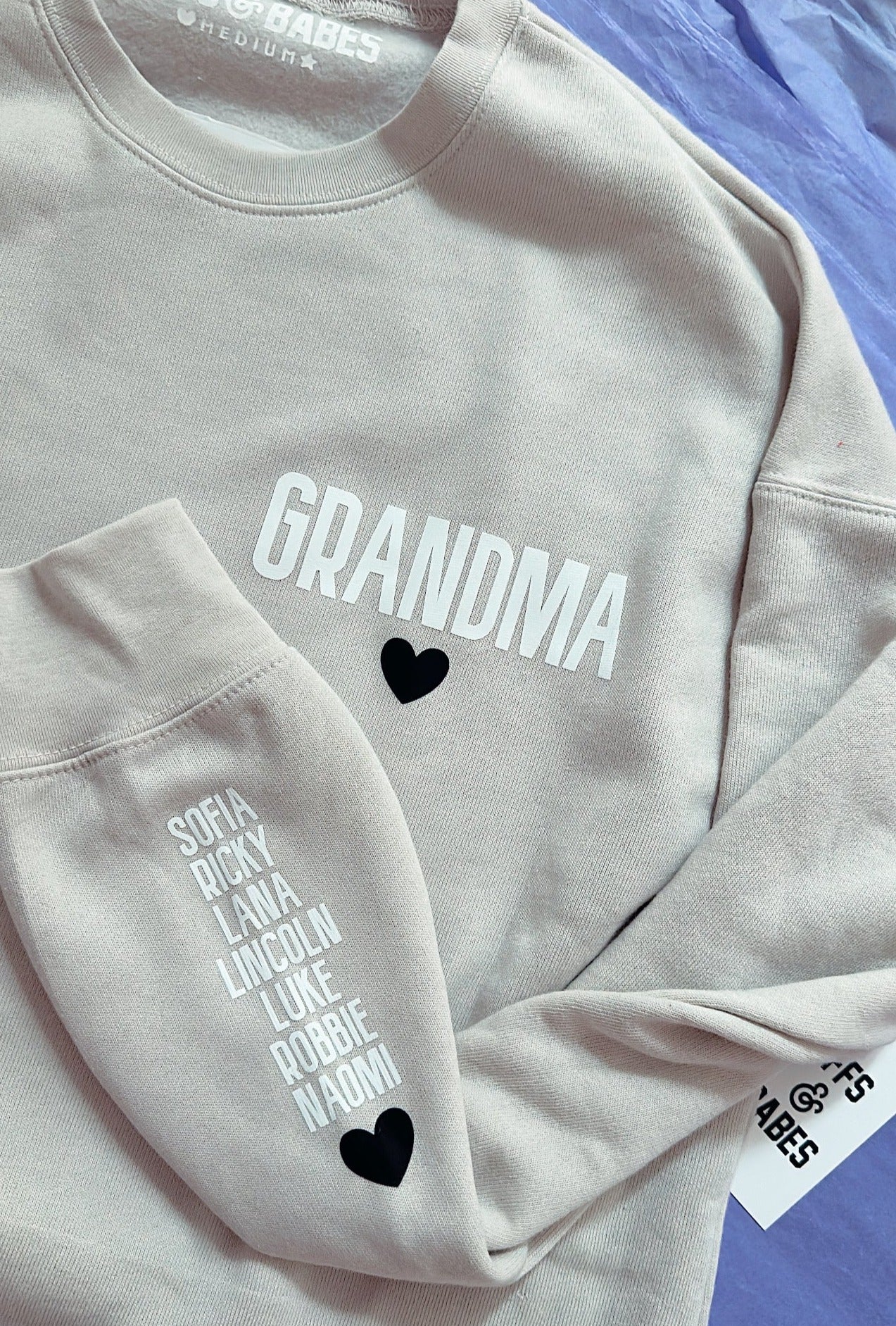 LOVE ON THE CUFF ♡ customizable beige sweatshirt with personalized cuff