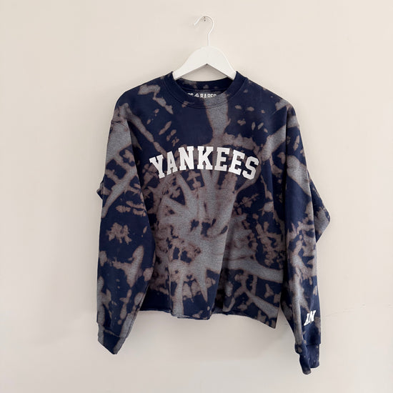 SAMPLE SALE ♡ SIZE MEDIUM ♡ sweatshirt