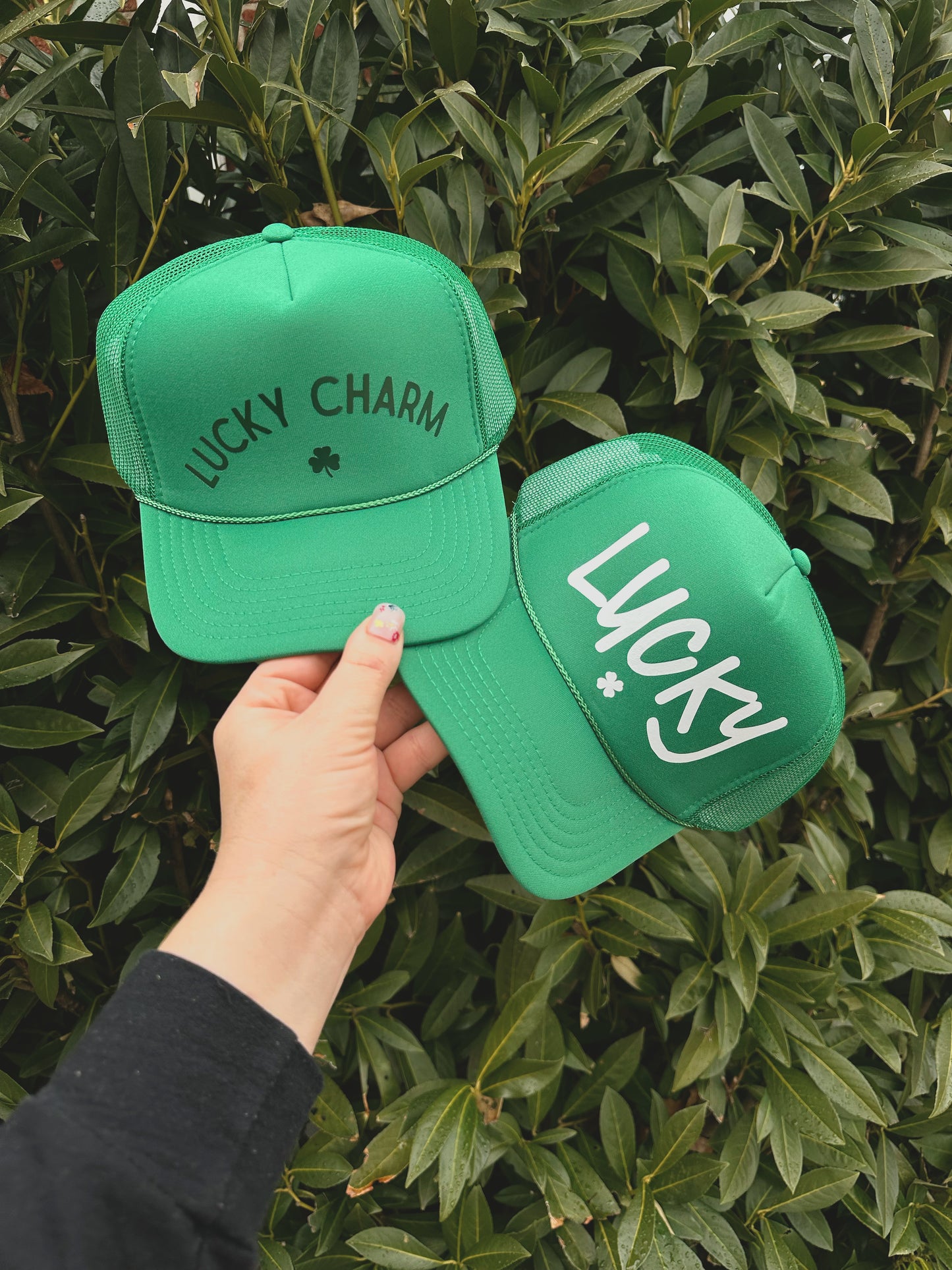 LUCKY ♡ printed trucker hat