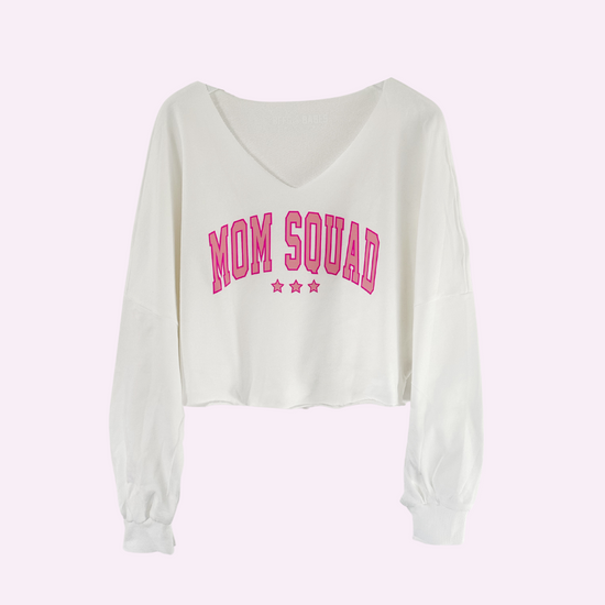 MOM SQUAD ♡ printed cropped v-neck