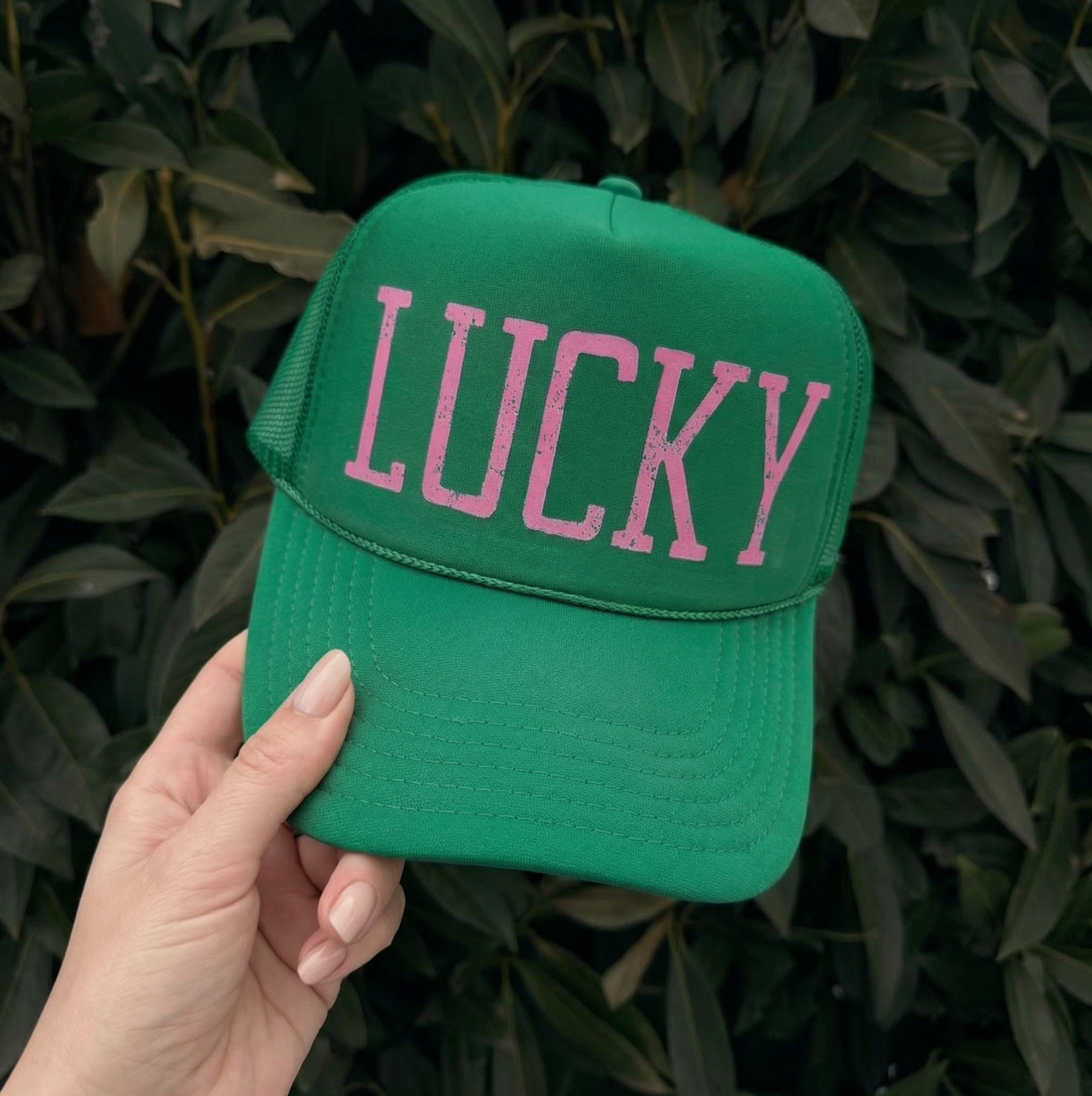 LUCKY ♡ printed trucker hat