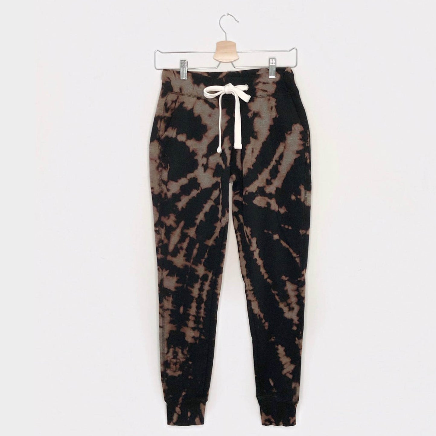 Load image into Gallery viewer, FLIP IT ♡ adult tie-dye joggers
