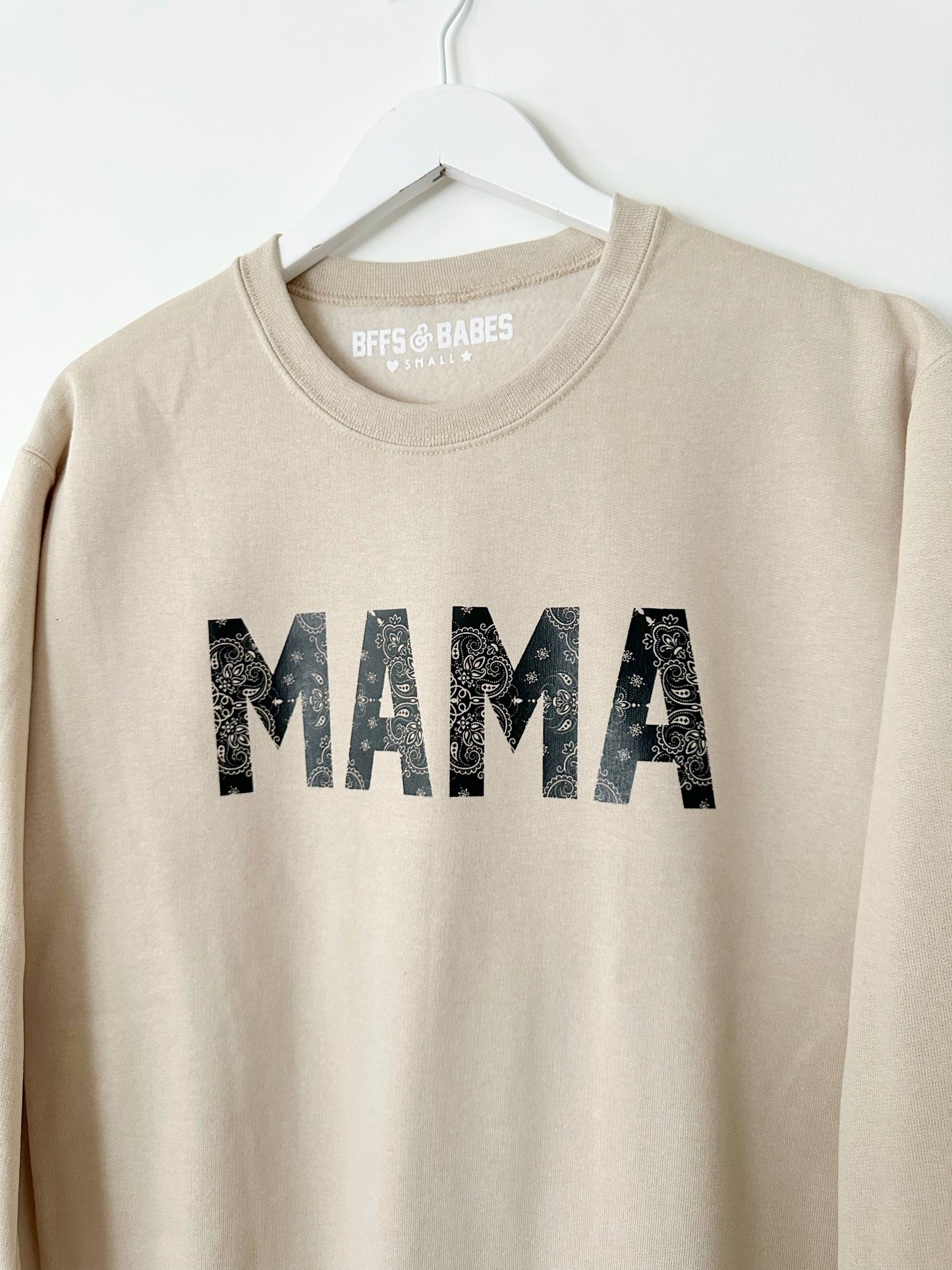 Load image into Gallery viewer, BANDANA MAMA ♡ beige personalizable cuff sweatshirt
