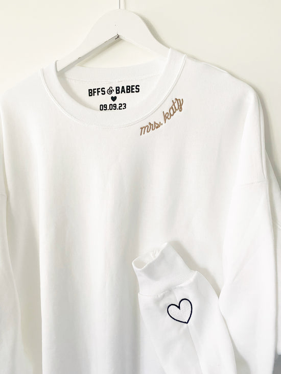 BFFS & BABES x YOU ♡ personalized label + stitch collar white sweatshirt