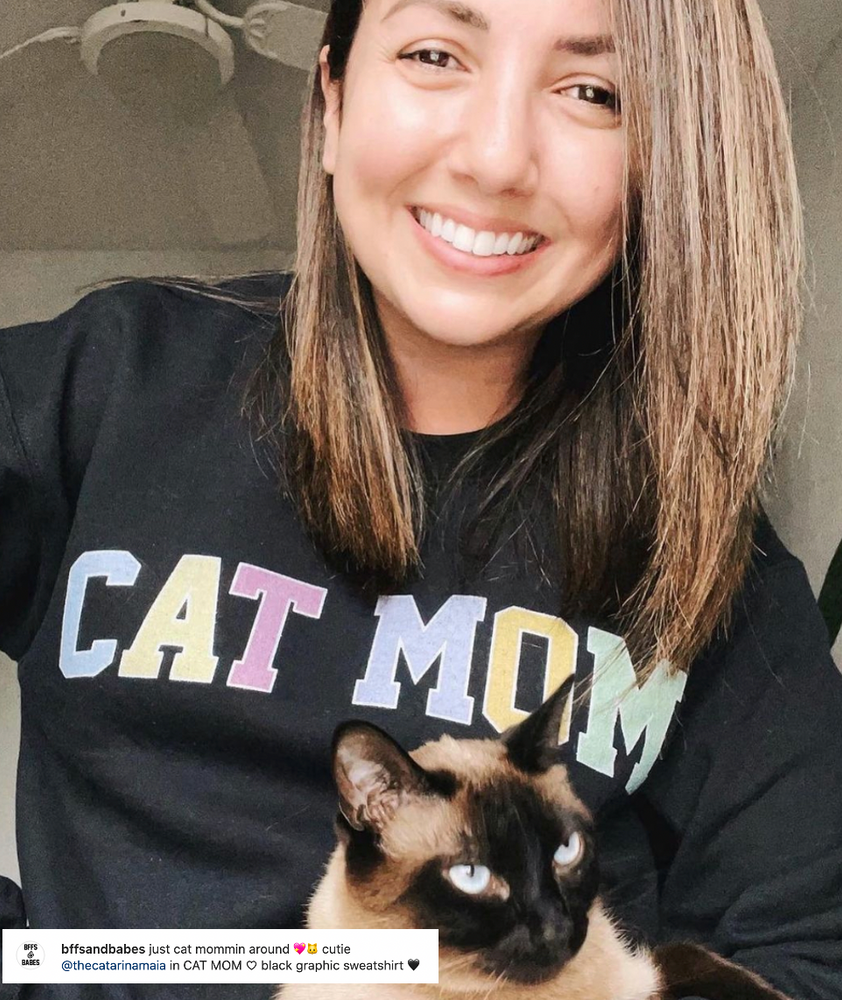 
                
                    Load image into Gallery viewer, CAT MOM ♡ black graphic sweatshirt
                
            